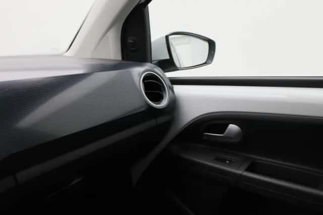 Volkswagen Up! (2022) thumbnail 21