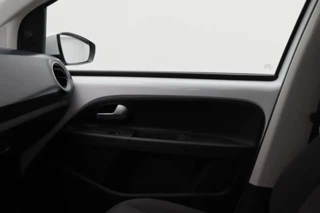 Volkswagen Up! (2022) thumbnail 22