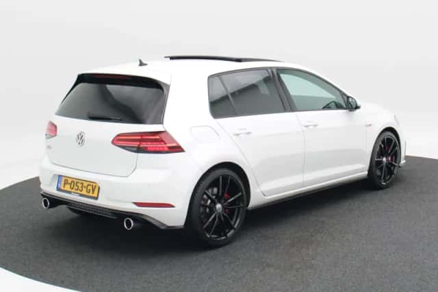 Volkswagen Golf (2019) thumbnail 2