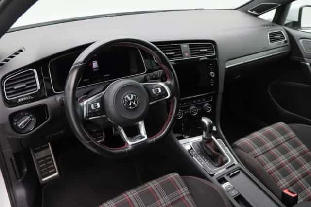 Volkswagen Golf (2019) thumbnail 3