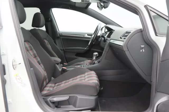 Volkswagen Golf (2019) thumbnail 40