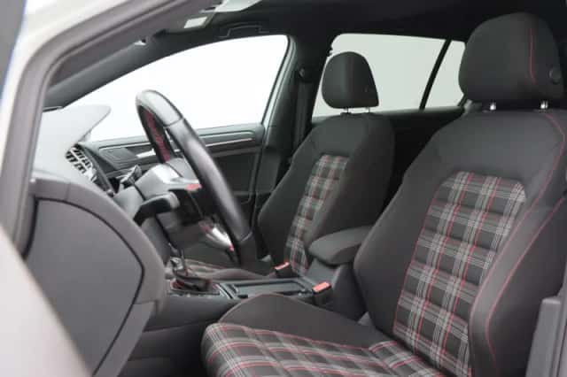 Volkswagen Golf (2019) thumbnail 5