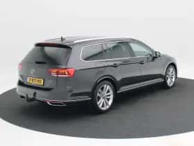 Volkswagen Passat (2021) thumbnail 2