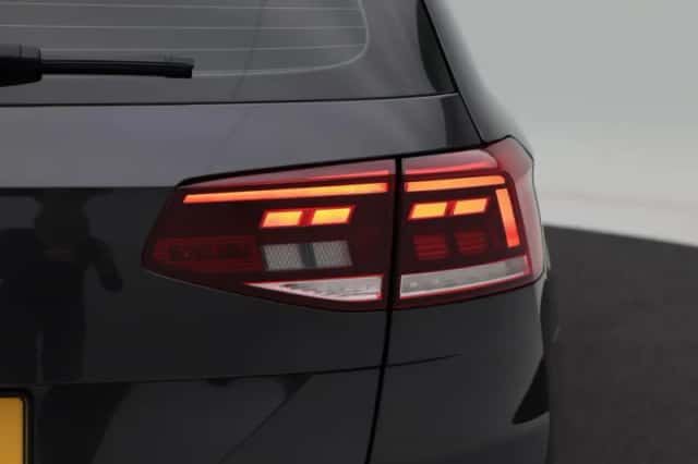 Volkswagen Passat (2021) thumbnail 12