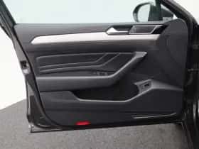 Volkswagen Passat (2021) thumbnail 17