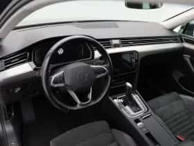 Volkswagen Passat (2021) thumbnail 3