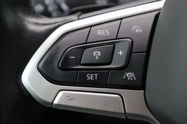 Volkswagen Passat (2021) thumbnail 21
