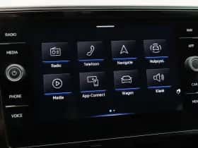 Volkswagen Passat (2021) thumbnail 24