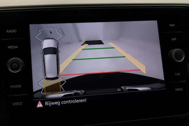 Volkswagen Passat (2021) thumbnail 27
