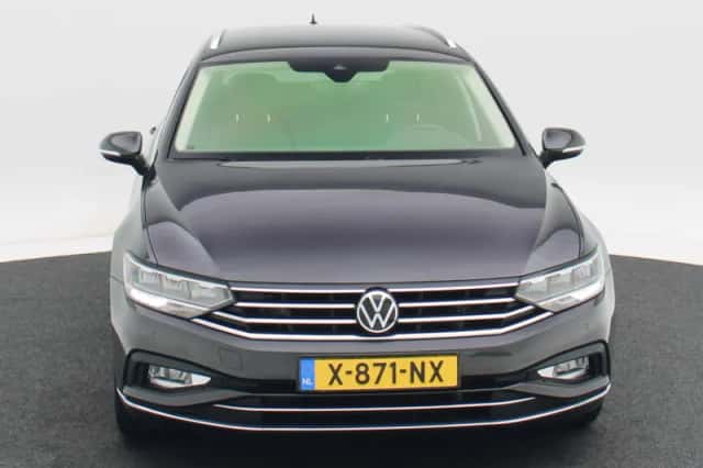 Volkswagen Passat (2021) thumbnail 4