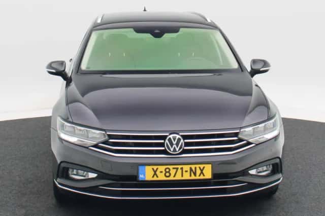 Volkswagen Passat (2021) thumbnail 4