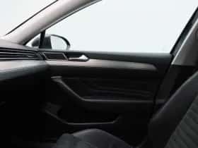 Volkswagen Passat (2021) thumbnail 32