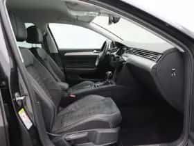 Volkswagen Passat (2021) thumbnail 38
