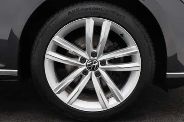 Volkswagen Passat (2021) thumbnail 5