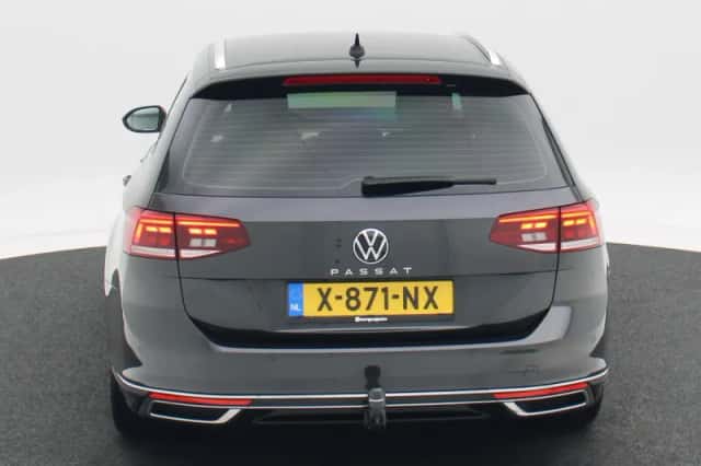 Volkswagen Passat (2021) thumbnail 6