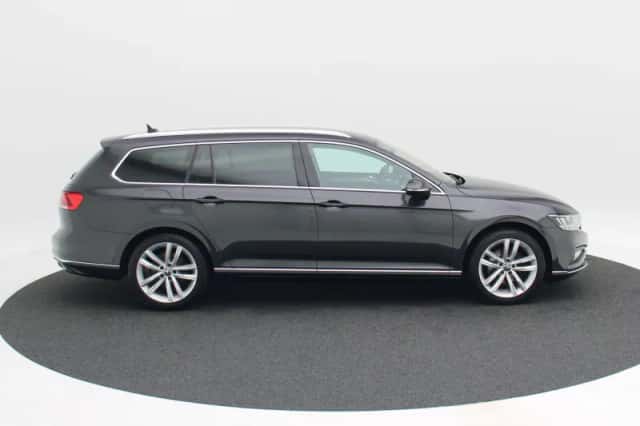 Volkswagen Passat (2021) thumbnail 6