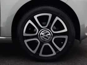 Volkswagen Up! (2015) thumbnail 12