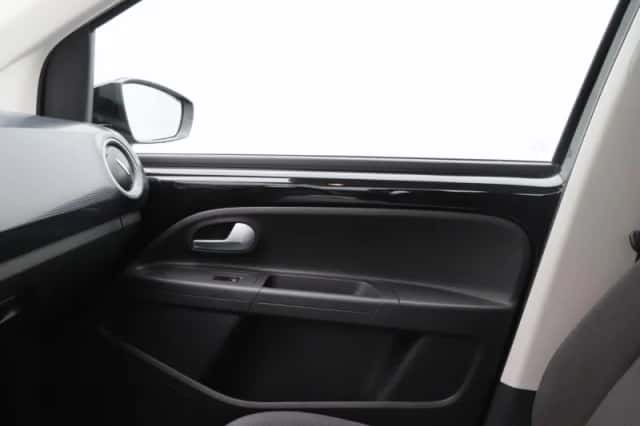 Volkswagen Up! (2019) thumbnail 22