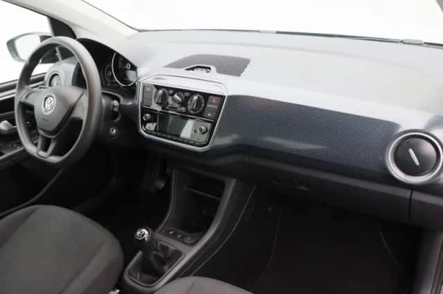 Volkswagen Up! (2019) thumbnail 27