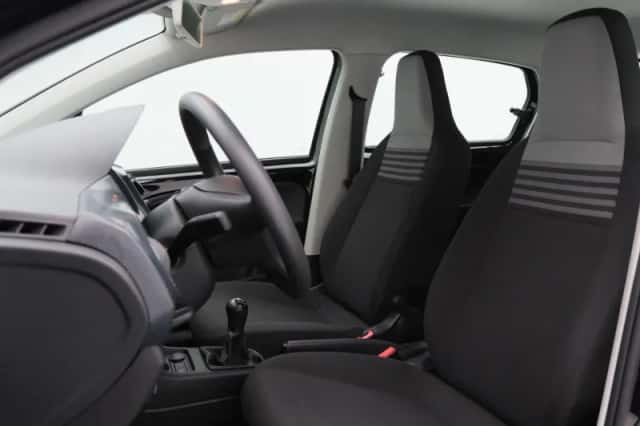 Volkswagen Up! (2019) thumbnail 6