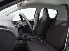 Volkswagen Up! (2019) thumbnail 6