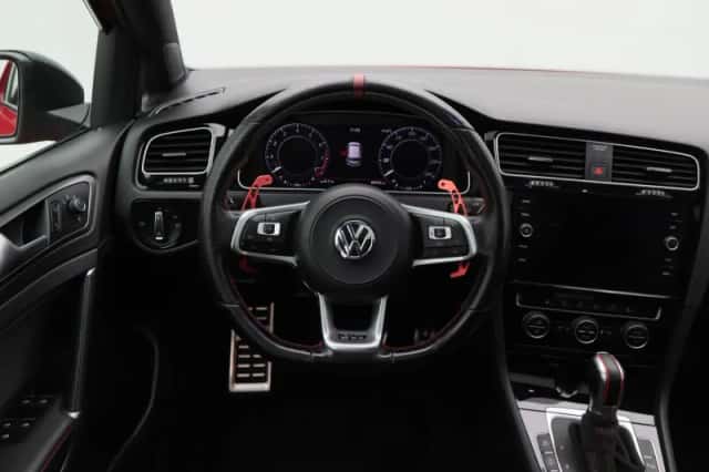 Volkswagen Golf (2019) thumbnail 3