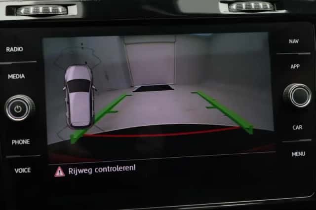 Volkswagen Golf (2019) thumbnail 37