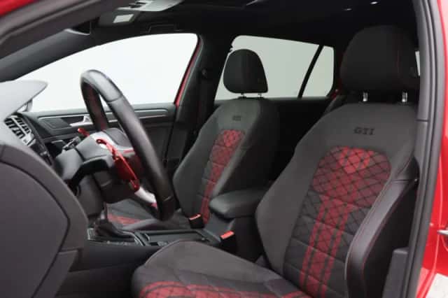 Volkswagen Golf (2019) thumbnail 5