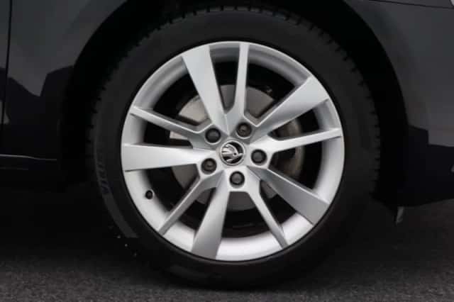 Škoda Octavia (2019) thumbnail 13