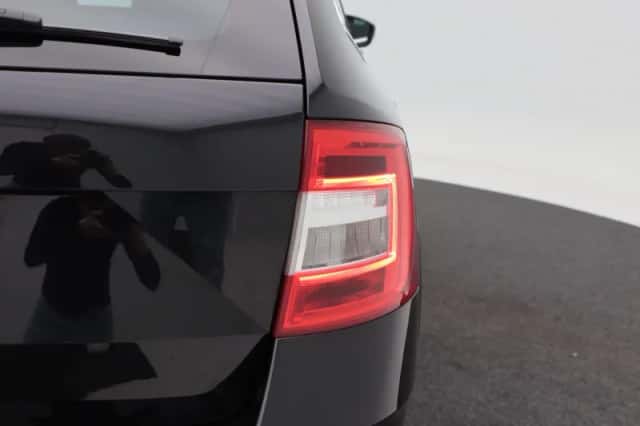 Škoda Octavia (2019) thumbnail 14