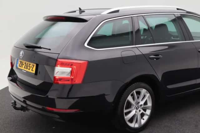 Škoda Octavia (2019) thumbnail 15