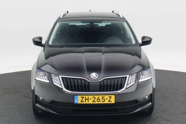 Škoda Octavia (2019) thumbnail 4
