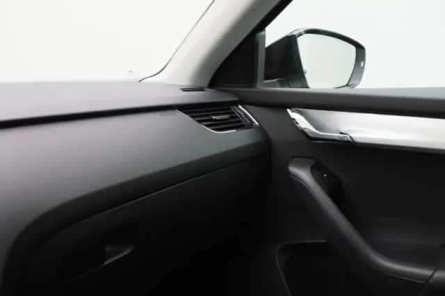 Škoda Octavia (2019) thumbnail 31