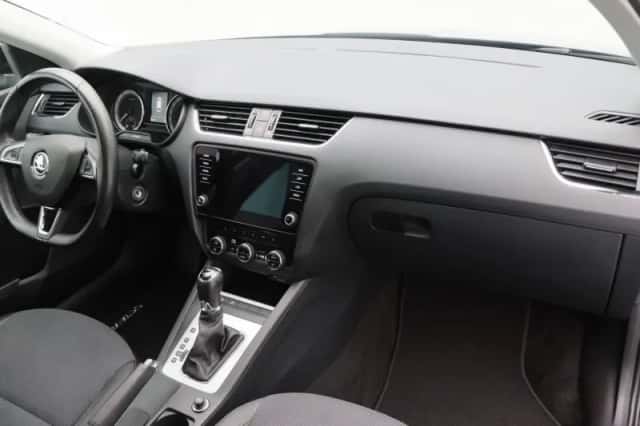 Škoda Octavia (2019) thumbnail 37