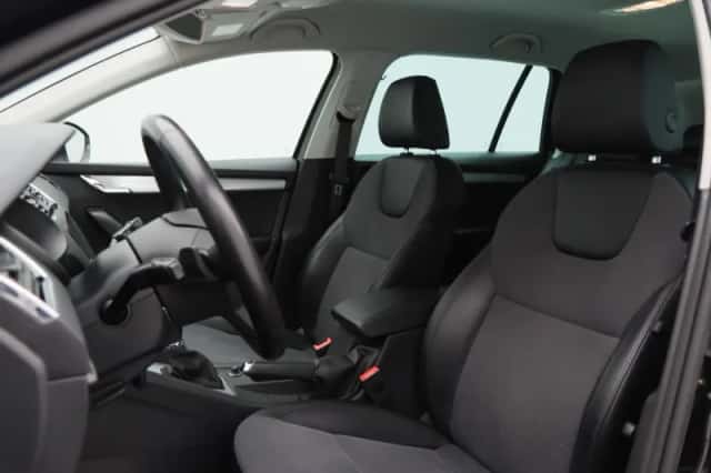 Škoda Octavia (2019) thumbnail 5