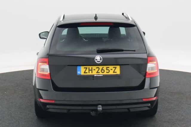 Škoda Octavia (2019) thumbnail 6