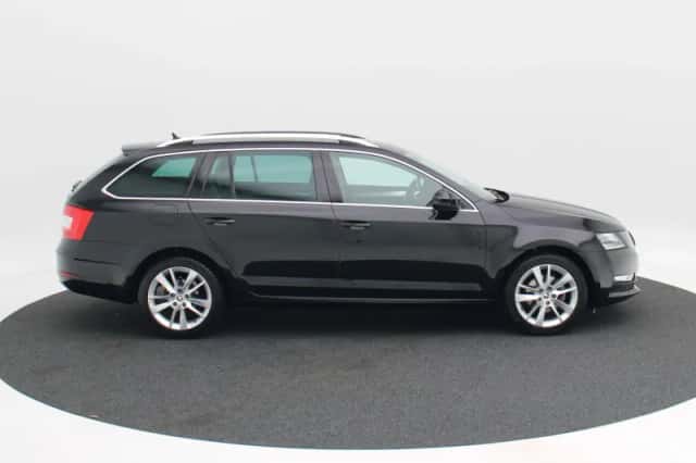Škoda Octavia (2019) thumbnail 7