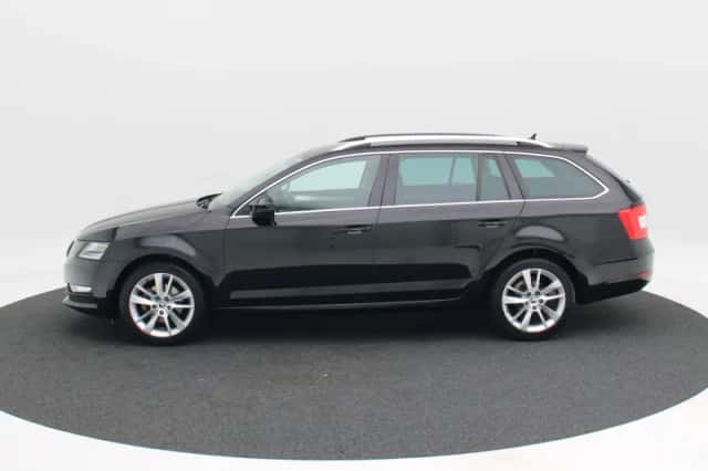 Škoda Octavia (2019) thumbnail 9