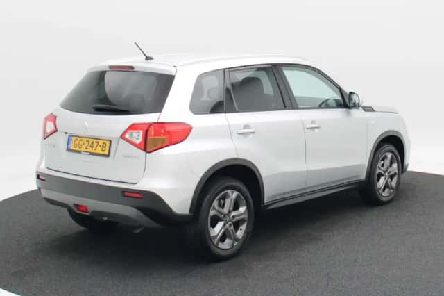 Suzuki Vitara (2015) thumbnail 2