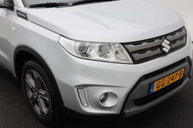 Suzuki Vitara (2015) thumbnail 12