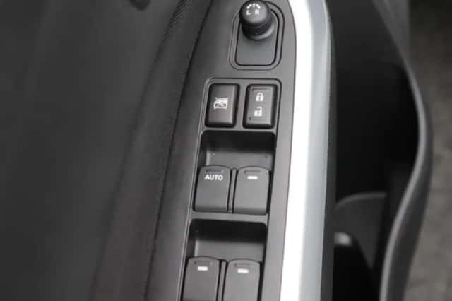 Suzuki Vitara (2015) thumbnail 18