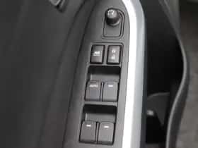 Suzuki Vitara (2015) thumbnail 18