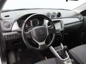 Suzuki Vitara (2015) thumbnail 3