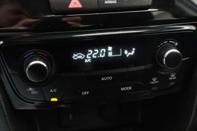 Suzuki Vitara (2015) thumbnail 25