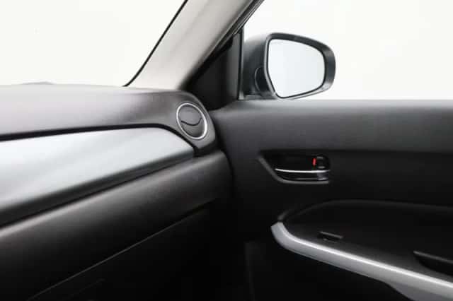Suzuki Vitara (2015) thumbnail 27