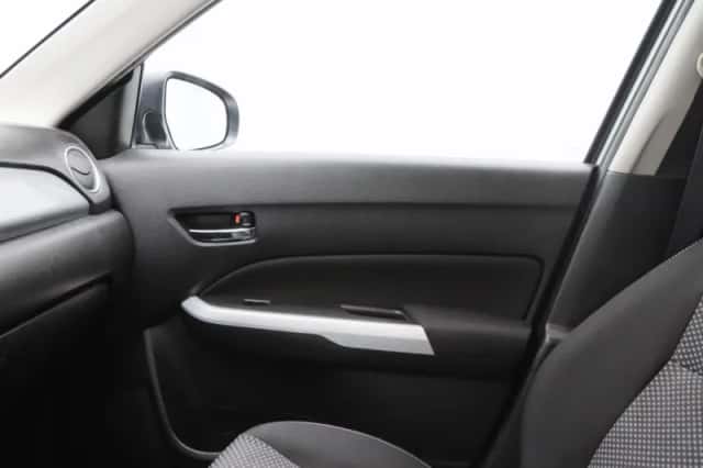 Suzuki Vitara (2015) thumbnail 28