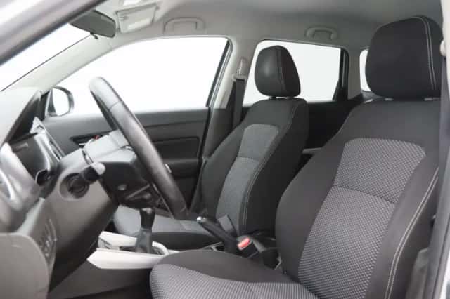 Suzuki Vitara (2015) thumbnail 5
