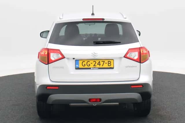 Suzuki Vitara (2015) thumbnail 6