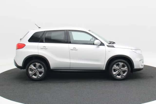 Suzuki Vitara (2015) thumbnail 7