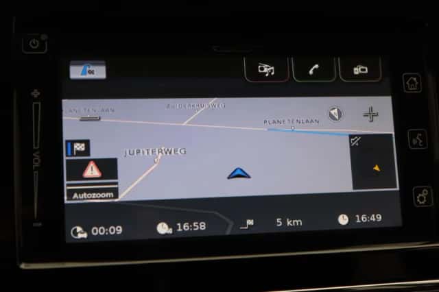 Suzuki Vitara (2015) thumbnail 8